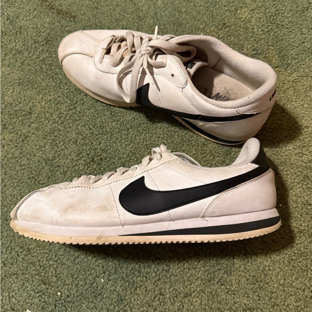 Nike Men's Cream and Black Sneakers